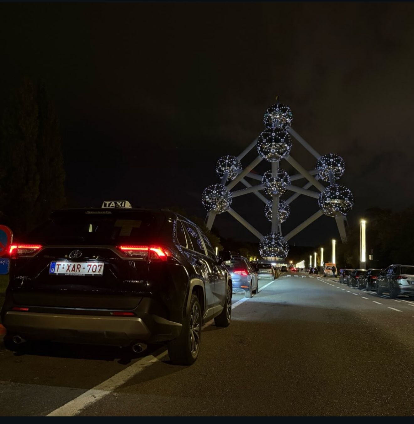 Taxi Stad Aalst at night